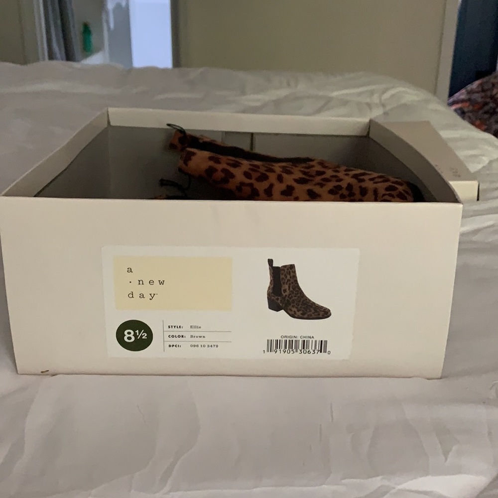 A New Day Cheetah Print Booties - Picture 2 of 4